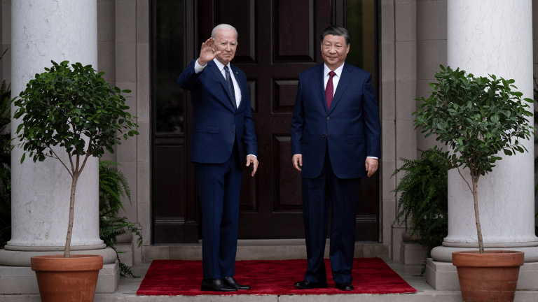  Xi y Biden acordaron restablecer la comunicación directa entre los ejércitos de China y Estados Unidos, destacando la importancia de la igualdad y el respeto en este restablecimiento. Foto: Reuters