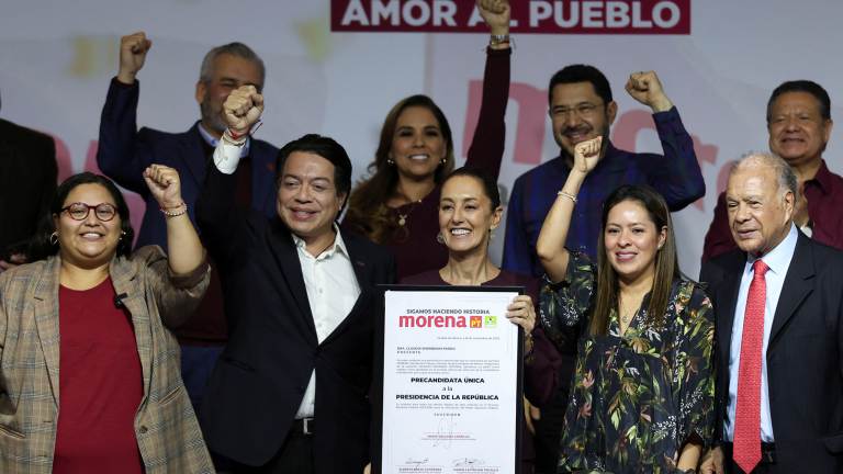 Claudia Sheinbaum recibió la constancia como precandidata única a la Presidencia de la República por parte de Morena y sus aliados para el proceso electoral de 2024. Foto EE: Cortesía X