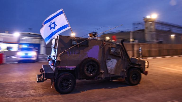 Fuerzas de seguridad israelíes custodian la prisión militar de Ofer, ubicada entre Ramallah y Baytunia, en la ciudad ocupada de Cisjordania. Foto: AFP.