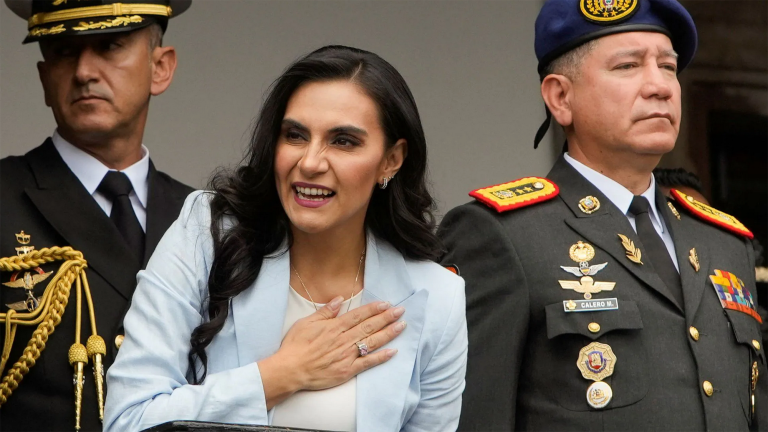 La vicepresidenta de Ecuador, Verónica Abad, admitió la existencia de un distanciamiento con el mandatario Daniel Noboa. Foto: Reuters