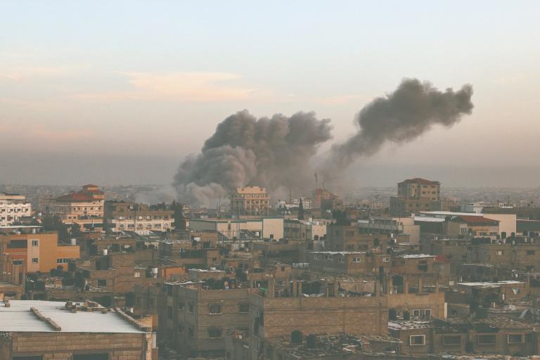 Imagen tomada desde Rafah, en el sur de la Franja de Gaza el día de ayer. El viernes concluyó la tregua. Foto: AFP