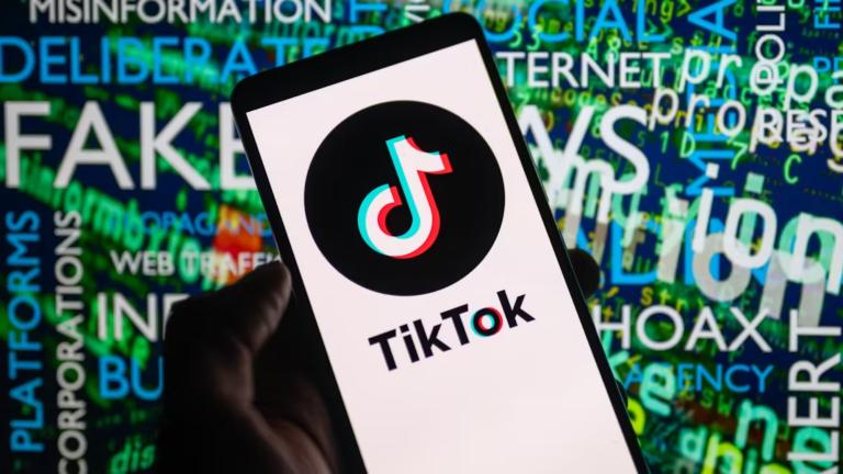 El porcentaje de usuarios de TikTok que usan la aplicación para recibir noticias, pasó de (en tres años) del 22% al 43 por ciento. Foto: Shutterstock.