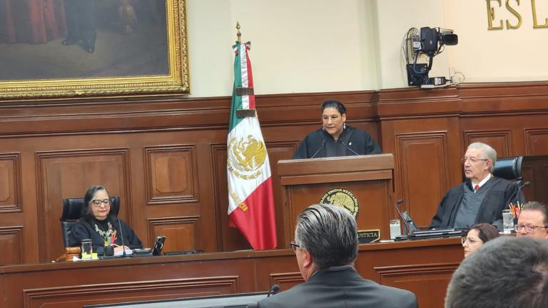 Lenia Batres al tomar posesión como ministra de la Suprema Corte de Justicia de la Nación (SCJN). Foto EE: Cortesía.