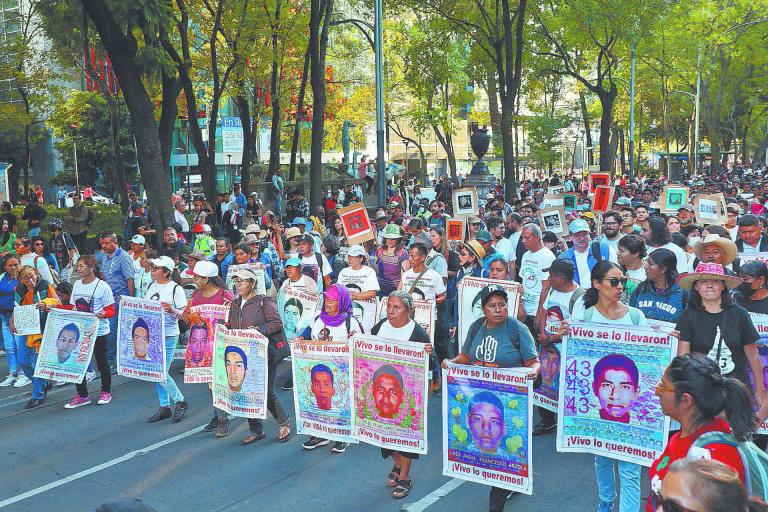 A casi una década de los hechos ocurridos en Iguala, Guerrero, los padres de las víctimas exigen la verdad. Foto EE: Rosario Servin