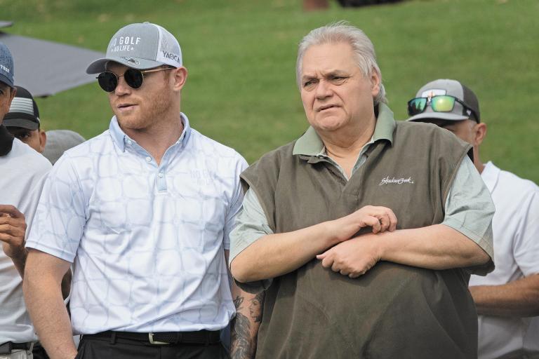 El empresario Carlos Bremer y el campeón de boxeo Saúl 'Canelo' Álvarez. Foto: Cuartoscuro