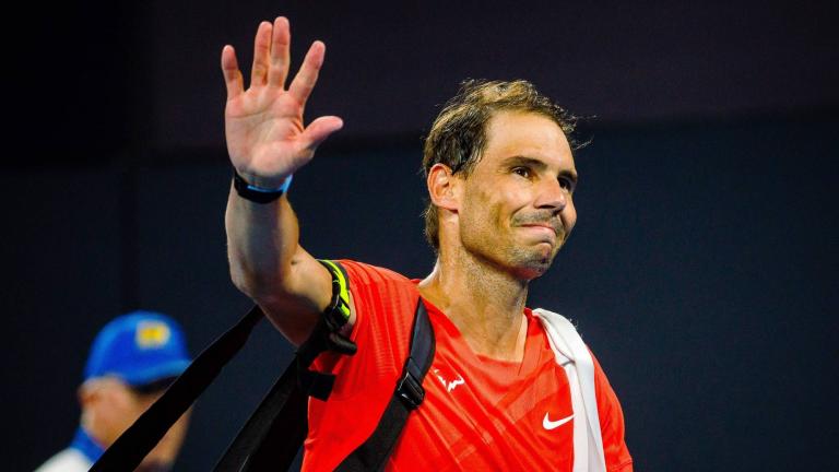 Rafael Nadal de España reacciona al abandonar la cancha después de su derrota contra Jordan Thompson de Australia en su partido de individuales masculinos durante el torneo de tenis Brisbane International en Brisbane el 5 de enero de 2024. Foto: AFP