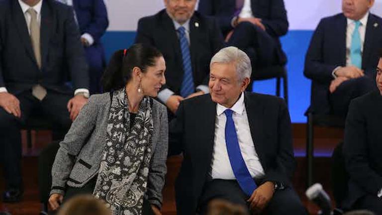 Claudia Sheinbaum y López Obrador, en un acto en Ciudad de México. Foto: Shutterstock