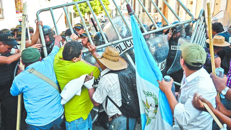 El parlamento saliente decidió desconocer como bancada a los 23 diputados del Movimiento Semilla, de Bernardo Arévalo