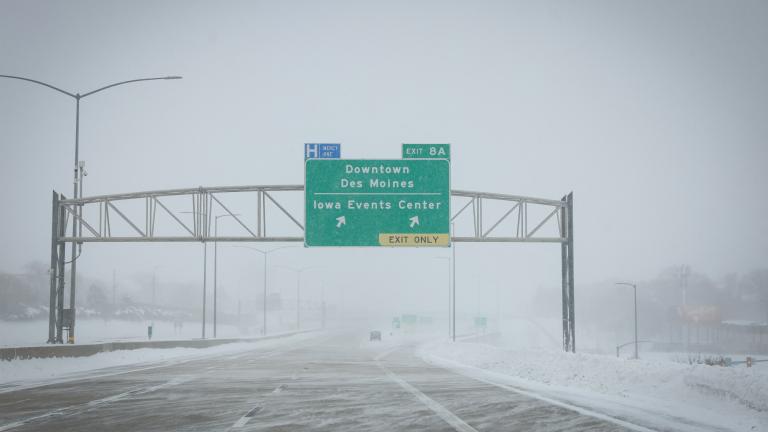 Los candidatos republicanos cancelaron eventos de campaña debido a la tormenta de nieve, pero instaron a sus seguidores a enfrentar el frío y votar. Foto: Reuters