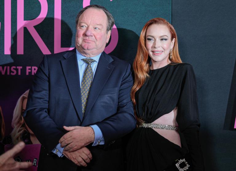 Bob Bakish y director general de Paramount Global y Lindsay Lohan. Foto: AFP