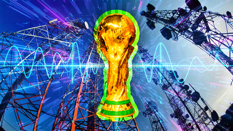 La solicitud de Televisión Azteca para explotar el espectro de los 600 MHz pudiera ser un aviso de los planes de la televisora de cara al Mundial 2026 de la FIFA que se organizará en América del Norte. Ilustración EE: Nayelly Tenorio/Juan Carlos Rodríguez.