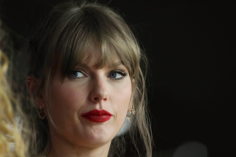 Junto a la cantante y compositora Taylor Swift, más de 2,000 personas han donado a la campaña, que lleva recaudados más de 200,000 dólares. Foto: Reuters