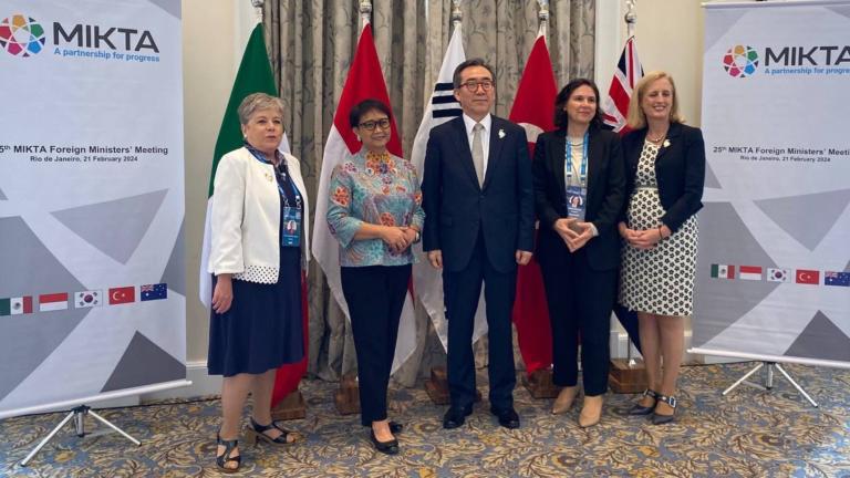 Durante la Reunión de Cancilleres del G20 en Río de Janeiro, la canciller mexicana Alicia Bárcena recibió la coordinación de MIKTA. Foto EE: Cortesía SRE