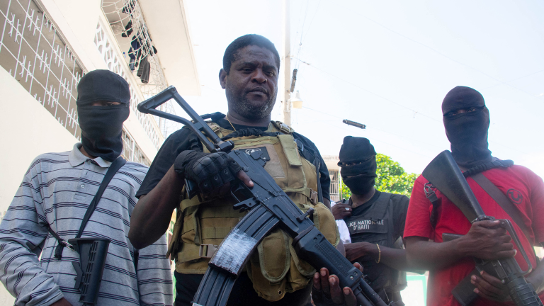 Jimmy "Barbacoa" Cherizier, jefe de la alianza de pandillas, en Haití. Foto: AFP