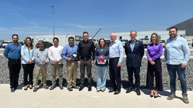 Directivos de Amazon Web Services se reunieron con el embajador de Estados Unidos en México, Kenneth Lee Salazar, y con funcionarios de Querétaro. Foto EE: Cortesía