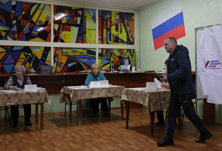 Centro de votación en la ciudad de Siastrói, en la región de Leningrado, Rusia. Foto: Reuters