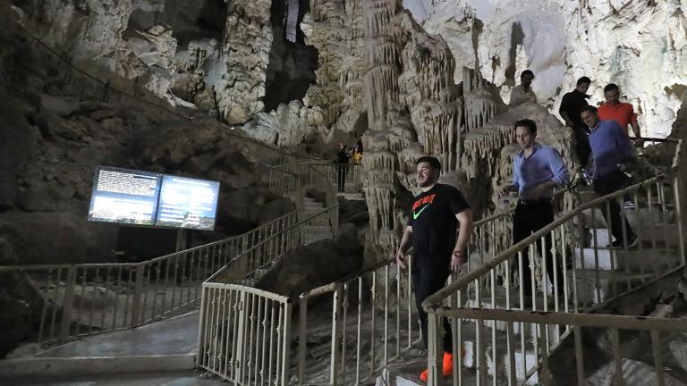 El gobernador de Nuevo León recorre las Grutas de García. Foto EE: Cortesía.