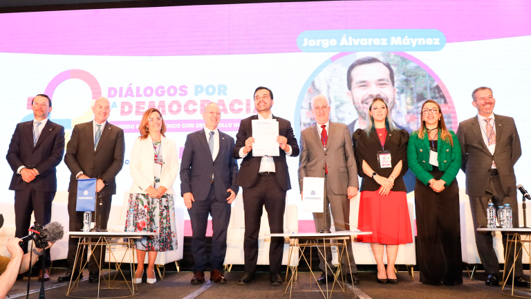 El candidato presidencial de Movimiento Ciudadano, Jorge Álvarez Máynez, participó en los Diálogos por la Democracia, organizados por Coparmex. Foto EE: Cortesía X / @Coparmex