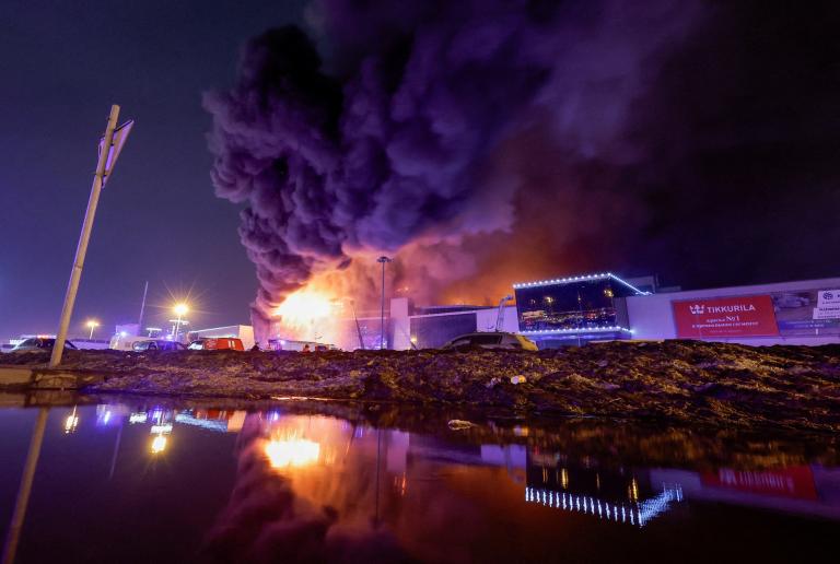 Atentado en la sala de conciertos Crocus City Hall. Foto Reuters.