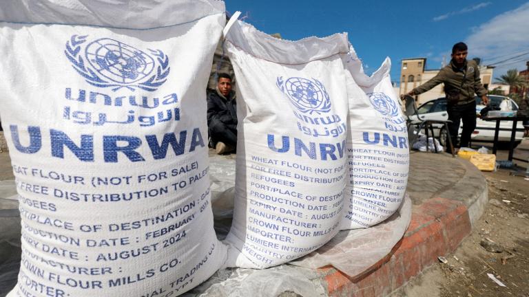 La La UNRWA  afirmó que esta decisión acelerará la hambruna y muchos más morirán de hambre, deshidratación y falta de refugio. Foto: Reuters.