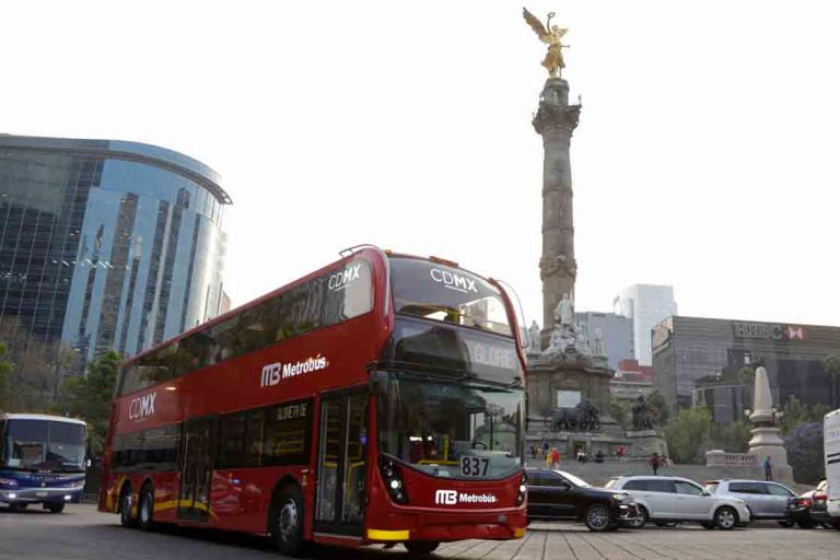 Todos las unidades que conforman el servicio de Metrobús cuentan con un sistema de localización con el que los usuarios, mediante una aplicación, pueden conocer su ubicación y aprovechar mejor su tiempo. Foto EE: Archivo. 