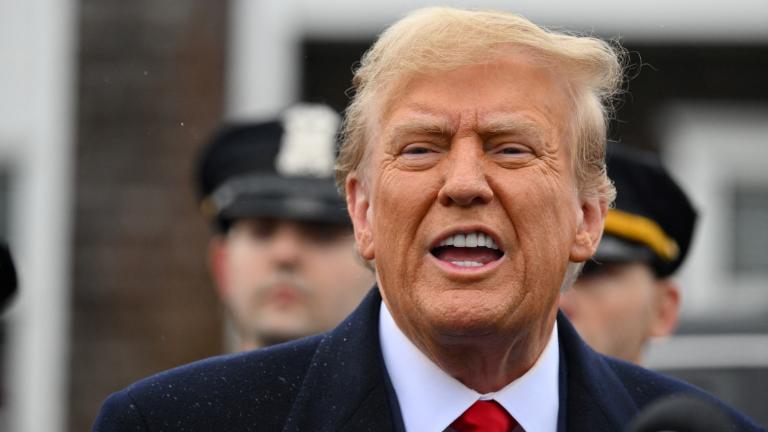  Donald Trump después de acudir al velorio del policía de Nueva York, Jonathan Diller, quien murió asesinado a tiros durante una parada de tráfico en Queens. Foto: AFP