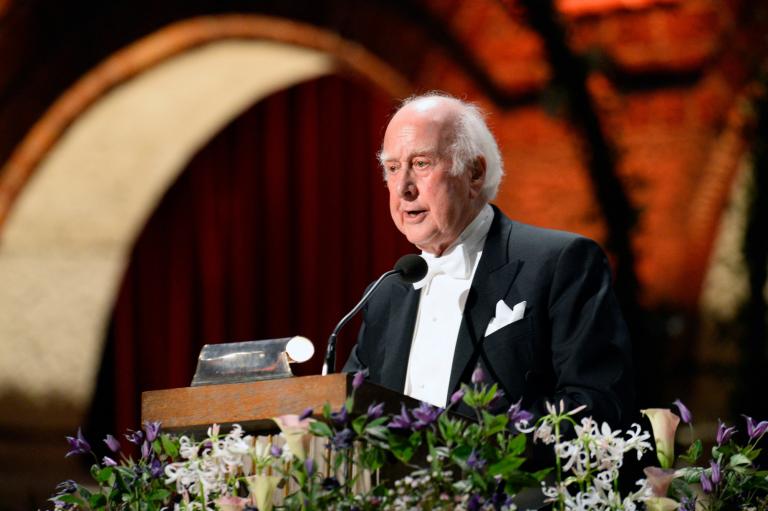 Peter Higgs ganó el premio Nobel de Física por su teoría sobre el bosón de Higgs. Foto: AFP