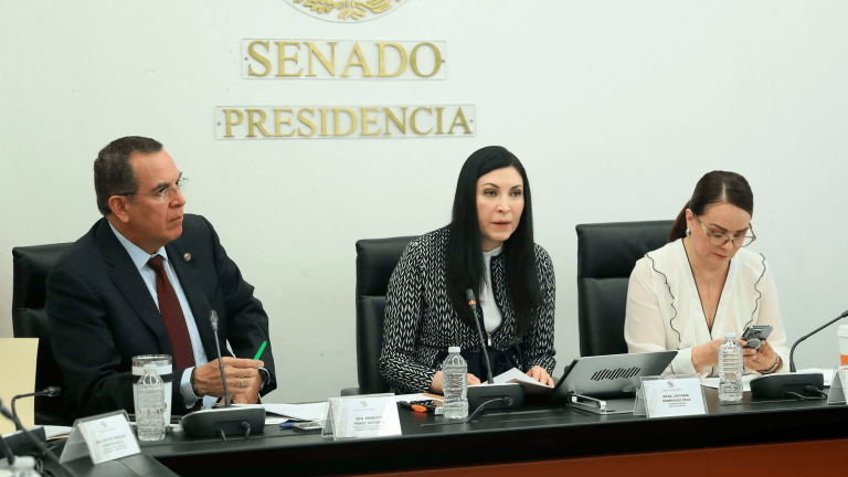 La gobernadora de Banco de México, Victoria Rodríguez Ceja se reunió con senadores que integran la Comisión de Hacienda y Crédito Público. Foto EE: Cortesía Senado de la República