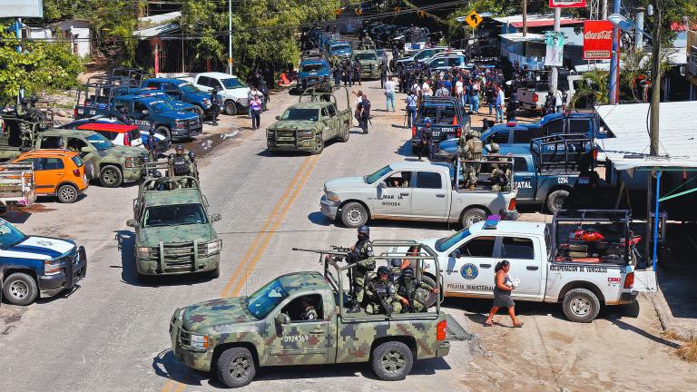 XALTIANGUIS, GUERRERO, 13NOVIEMBRE2019.-El fiscal general del estado de Guerrero, Jorge Zuriel de los Santos, encabez� el operativo conjunto de la Guardia Nacional, Marina, Polic�a Federal, Polic�a Estatal y Municipal, en la comunidad de Xaltianguis.