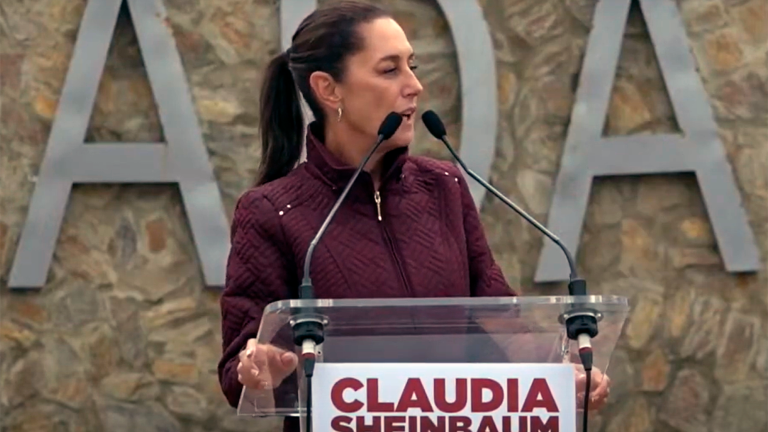 Tras su encuentro con empresarios, la candidata presidencial de Morena, PT y PVEM, Cladua Sheinbaum, acudió la tarde de este viernes a un mitin en la Plaza Cívica de la Patria, en  Ensenada. Foto EE: Especial / Captura de video