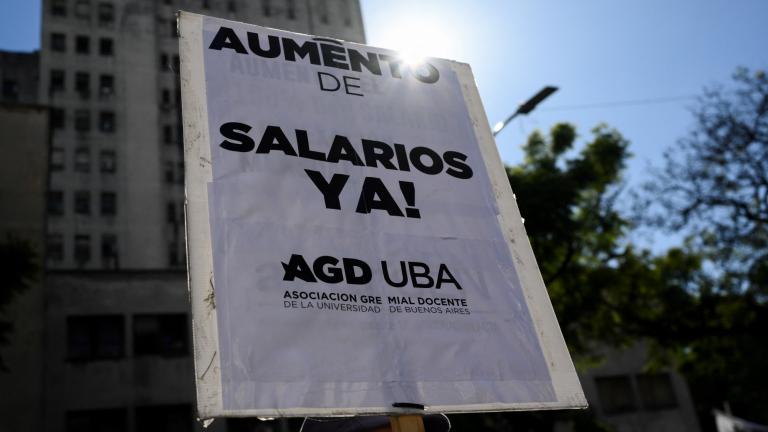 Se incrementan las protestas por parte de estudiantes y académicos de la Universidad de Buenos Aires. Foto: AFP