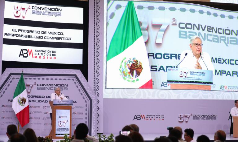 Andrés Manuel López Obrador en la clausura de la 87 Convención Bancaria. Foto EE: Hugo Salazar