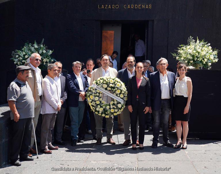 La candidata morenista a la Presidencia de México, acompañó al experredista Cuauhtémoc Cárdenas y su familia a montar guardia de honor al expresidente Lázaro Cárdenas, en la conmemoración de la expropiación petrolera. Foto EE: Cortesía X / @Claudiashein