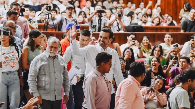 Jorge Álvarez Máynez de visita por el Centro Universitario de la Costa. Foto EE: Cortesía.