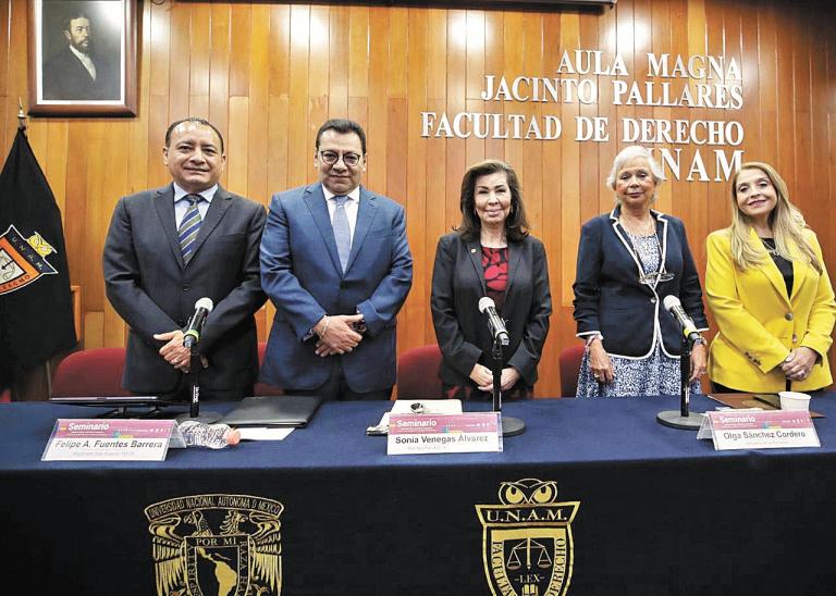 Ayer en la UNAM se realizó el “Seminario: Reforma al Poder Judicial de la Federación”. En su inauguración participaron juristas del Senado, TEPJF y asociación de jueces. Foto: Especial