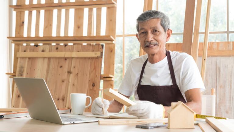 Uno de los miedos de los emprendedores silver es la pérdida de ahorros o pensión. Shutterstock.