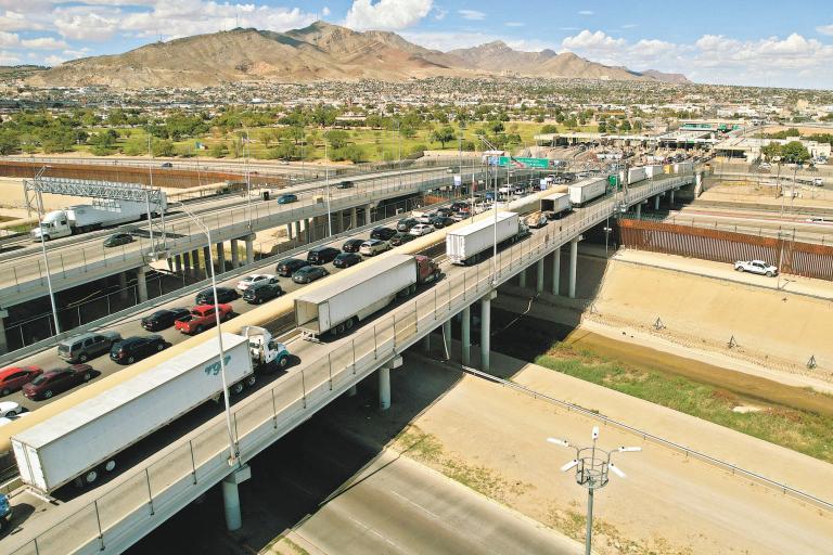 La apertura de este servicio se ha mantenido desde 2014, de tal forma que cerca de 4,000 vehículos pueden hacer hoy día servicios de transporte de carga desde un punto de México a un punto de Estados Unidos o Canadá. Foto: Reuters