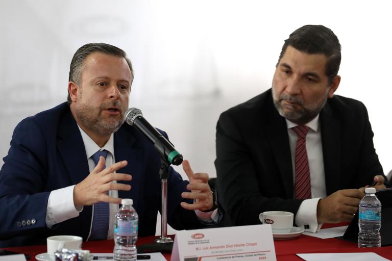 Luis Armando Díaz Infante Chapa, secretario nacional de la CMIC, y Luis Rafael Méndez Jaled, presidente nacional de la Cámara.Foto: EE Fernando Villa del Ángel.