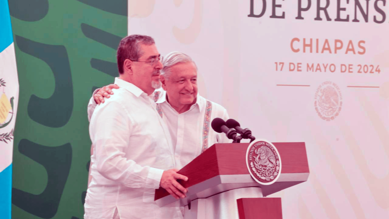 Los presidentes de Guatemala, Bernardo Arévalo y de México, Andrés Manuel López Obrador, se reunieron en privado este viernes. Foto EE: Cortesia /Presidencia de México