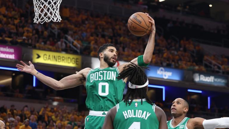 Jrue Holiday fue el personaje disruptivo del Juego 3. Foto: Reuters.