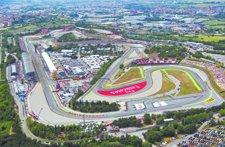 Carlos Sainz y Fernando Alonso tienen la tarea de estar en el podio frente a sus fans locales. Foto: Reuters.