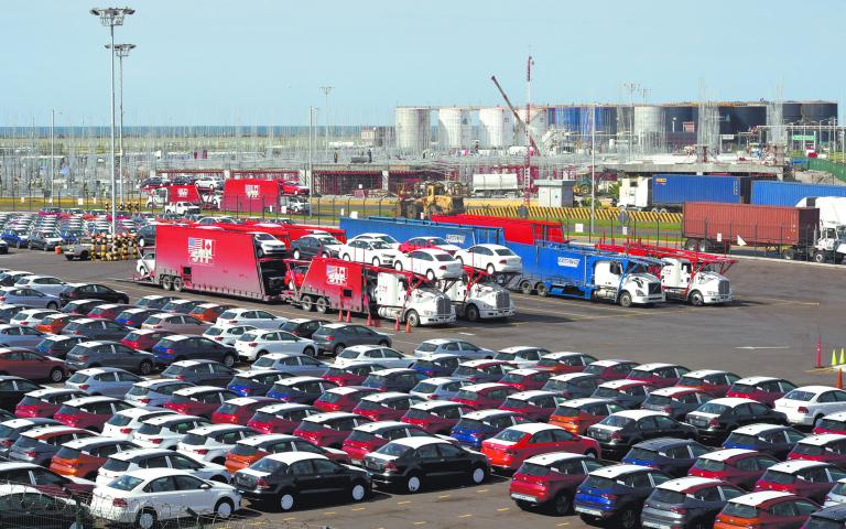 Las exportaciones automotrices representan una parte sustancial de los envíos mexicanos a EU y ejemplifican la alta integración regional. Foto: AFP