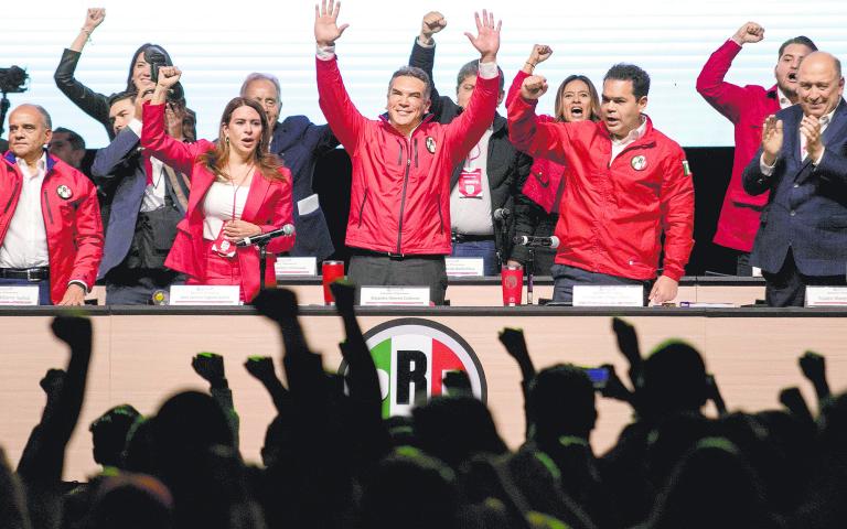 El pasado domingo, entre confrontaciones de algunos militantes, se avalaron los cambios a los estatutos internos del Partido Revolucionario Institucional. Foto: Cuartoscuro