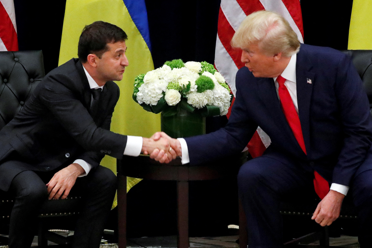 Imagen tomada en 2019 durante una reunión entre Volodimir Zelensky, presidente de Ucrania, y el entonces presidente de Estados Unidos en el marco de la edición 74 de la Asamblea General de la ONU. Foto: Reuters