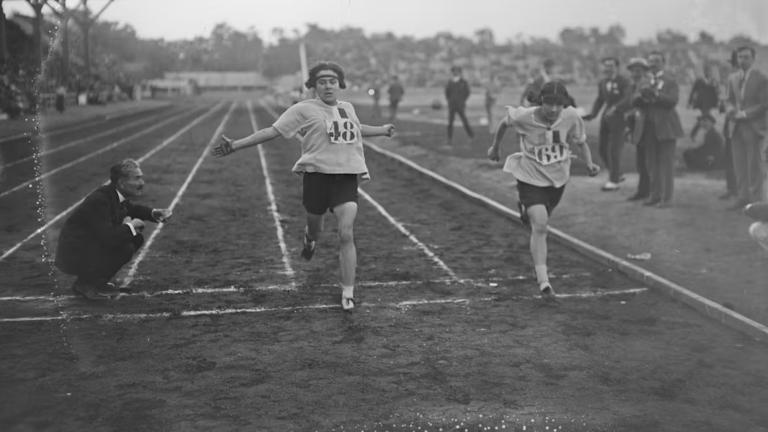 La II Olimpiada de Mujeres en París en 1922 reunió a 20,000 espectadores. Foto: Agence Rol.