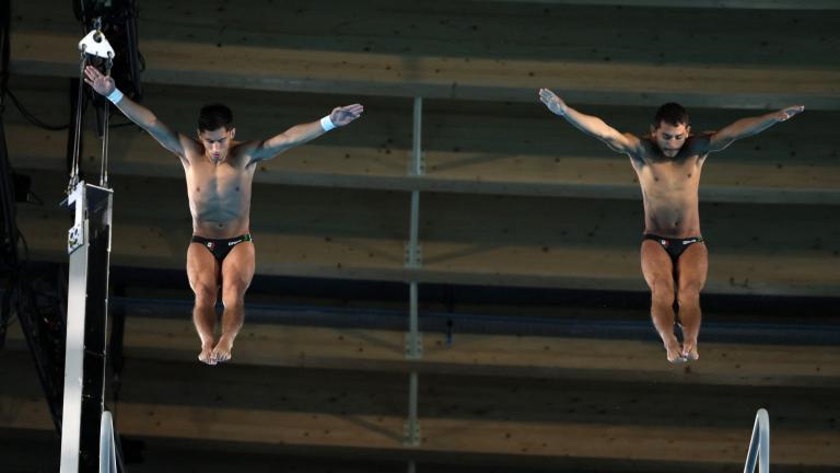 Kevin Berlin Reyes de México y Randal Willars Valdez en la final de plataforma sincronizada de 10 mestros masculino. Foto: Reuters