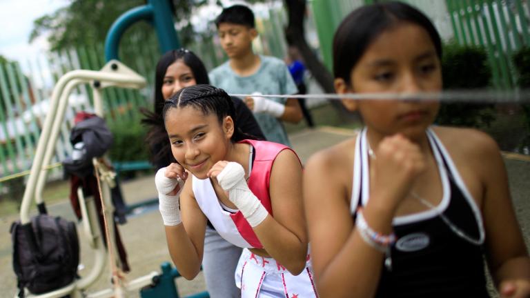  Niñas del barrio bravo de Tepito entrenan box. Foto: Reuters.