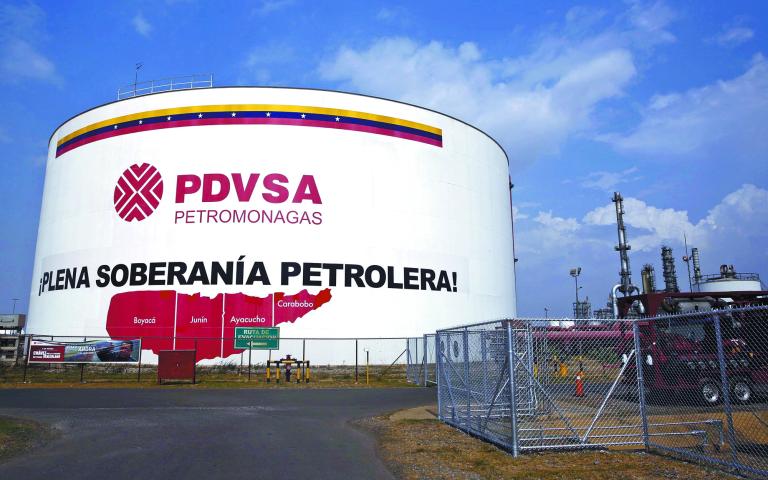 A junio, PDVSA mantenía un nivel de producción diaria de 922,000 barriles de crudo, aproximadamente. Tras el proceso electoral, la petrolera trabajó con personal reducido. Foto: Reuters