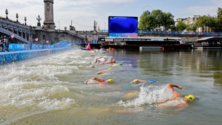 Vista general tras el inicio del Triatlón individual masculino. Foto: Reuters