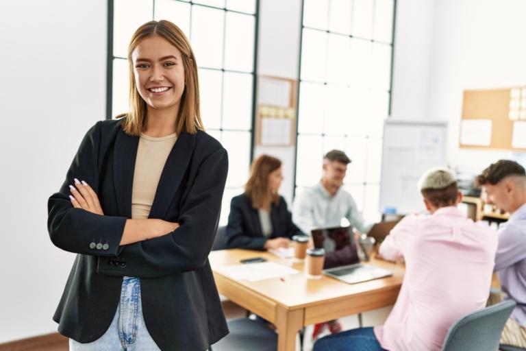 Los futuros líderes tienen que saber utilizar la tecnología y coordinarse con personas de otros paíse. Shutterstock.